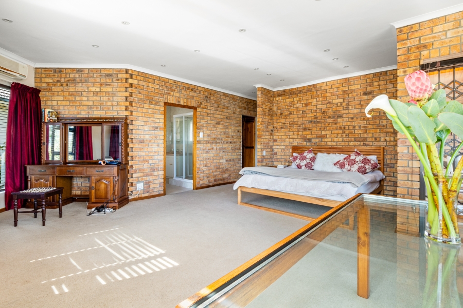 6 Bedroom Property for Sale in The Village Western Cape